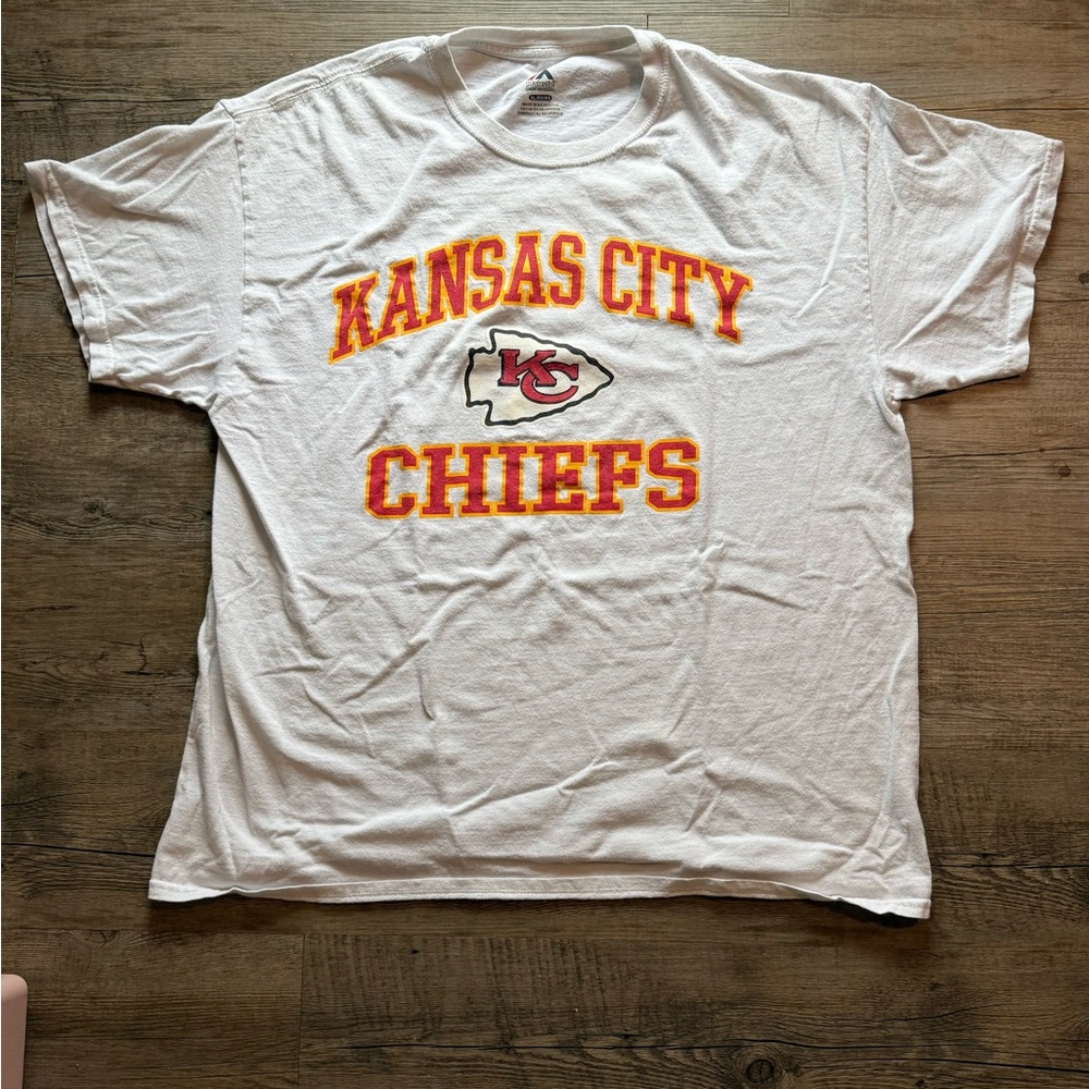 Kansas City Chiefs White Majestic Graphic Tee Size XL